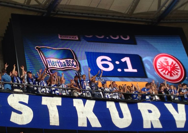 Das Endergebnis nach 90 Minuten... Mit 6:1 stürmt Hertha an die Tabellenspitze